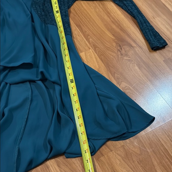 Elegant Teal Women's Sweater - Picture 4 of 6